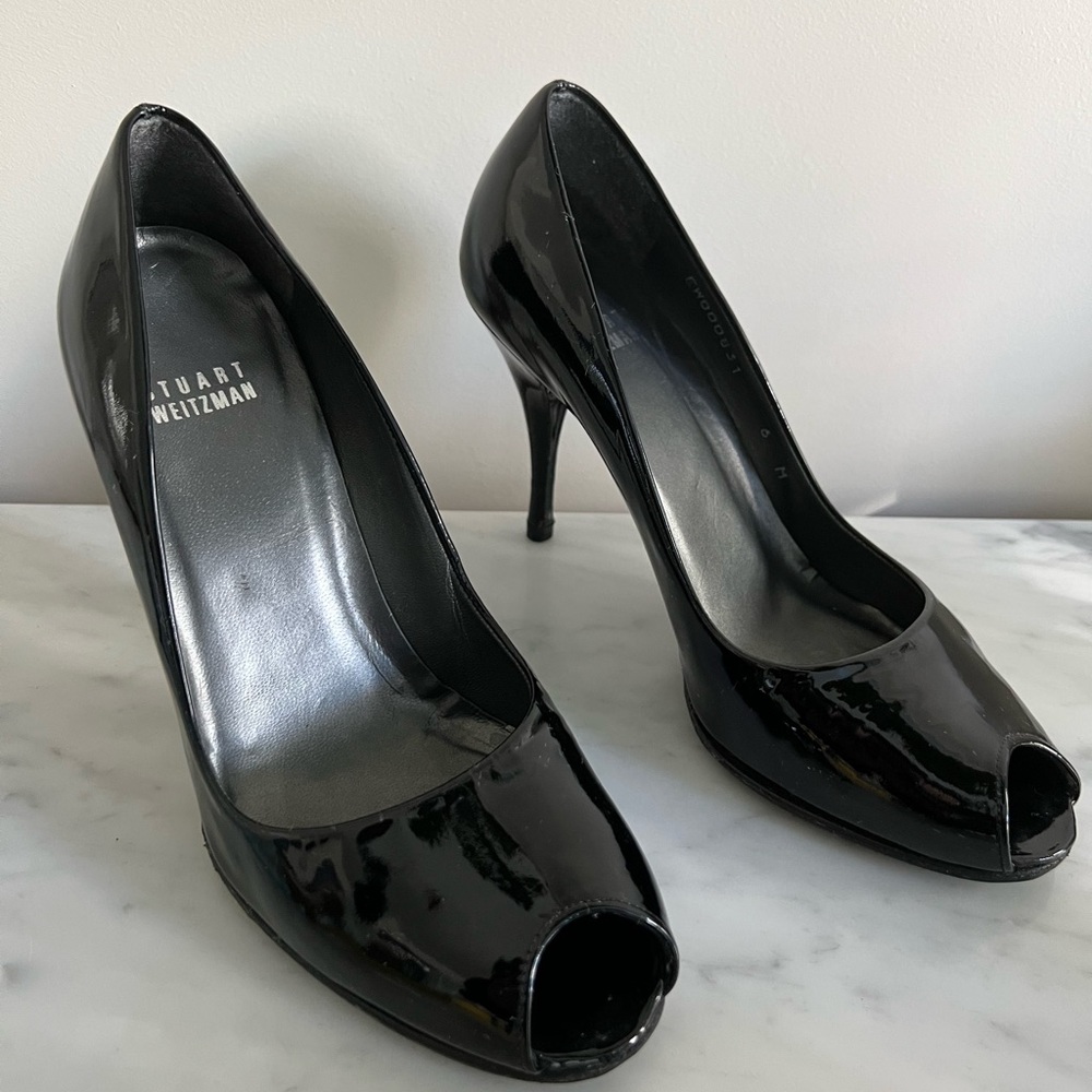 Stuart Weitzman Patent Peep Toe Pump - 6M
